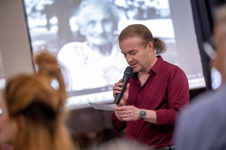 Přežili století.