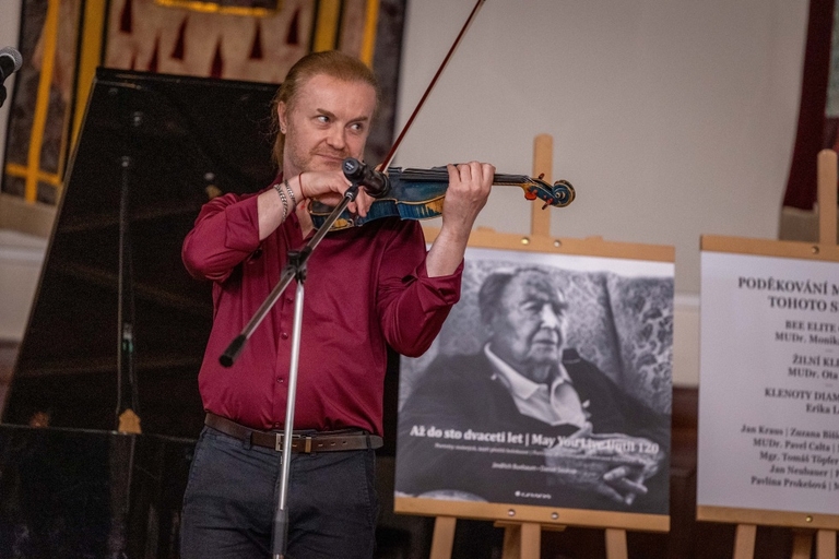 Přežili století.