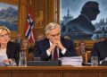 Norsko zasáhl Epsteinův skandál: Mocní před parlamentem
